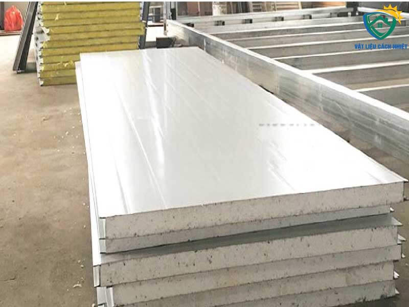 tam-panel-cach-nhiet-quang-ngai-09