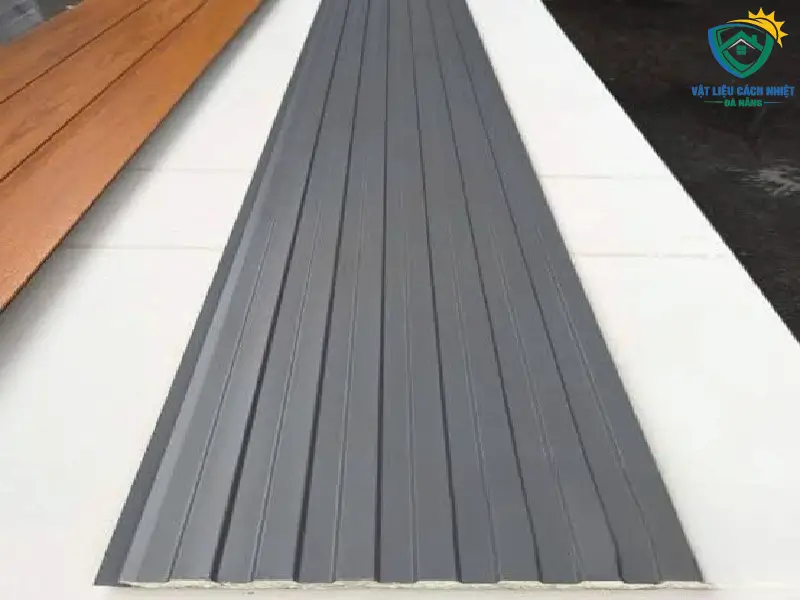 tam-panel-kim-loai-ha-tinh-02
