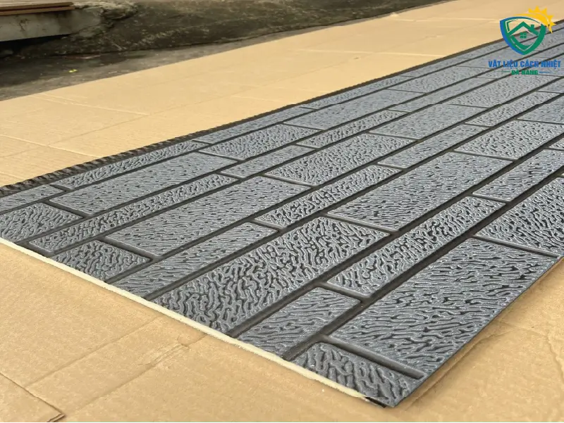 tam-panel-kim-loai-hue-11